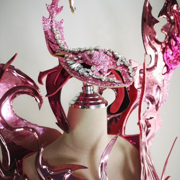 Bunnism Chromatica Costume - Picture 3 of 5